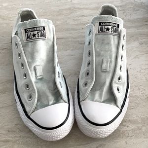 Velvet converse 😍